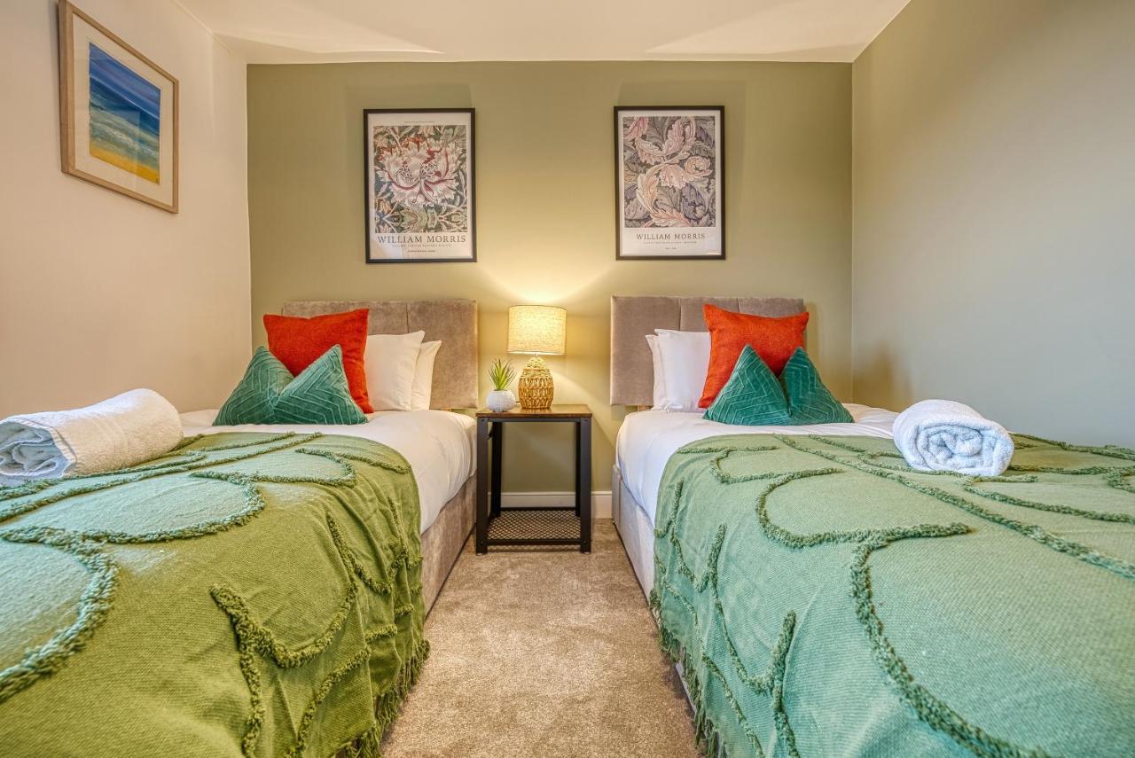 Ashcroft Loft By Timeless Stays - Stunning 3 Bedroom, 2 Bathrooms, Charming Central Apartment Featuring A Balcony Cirencester Exteriör bild