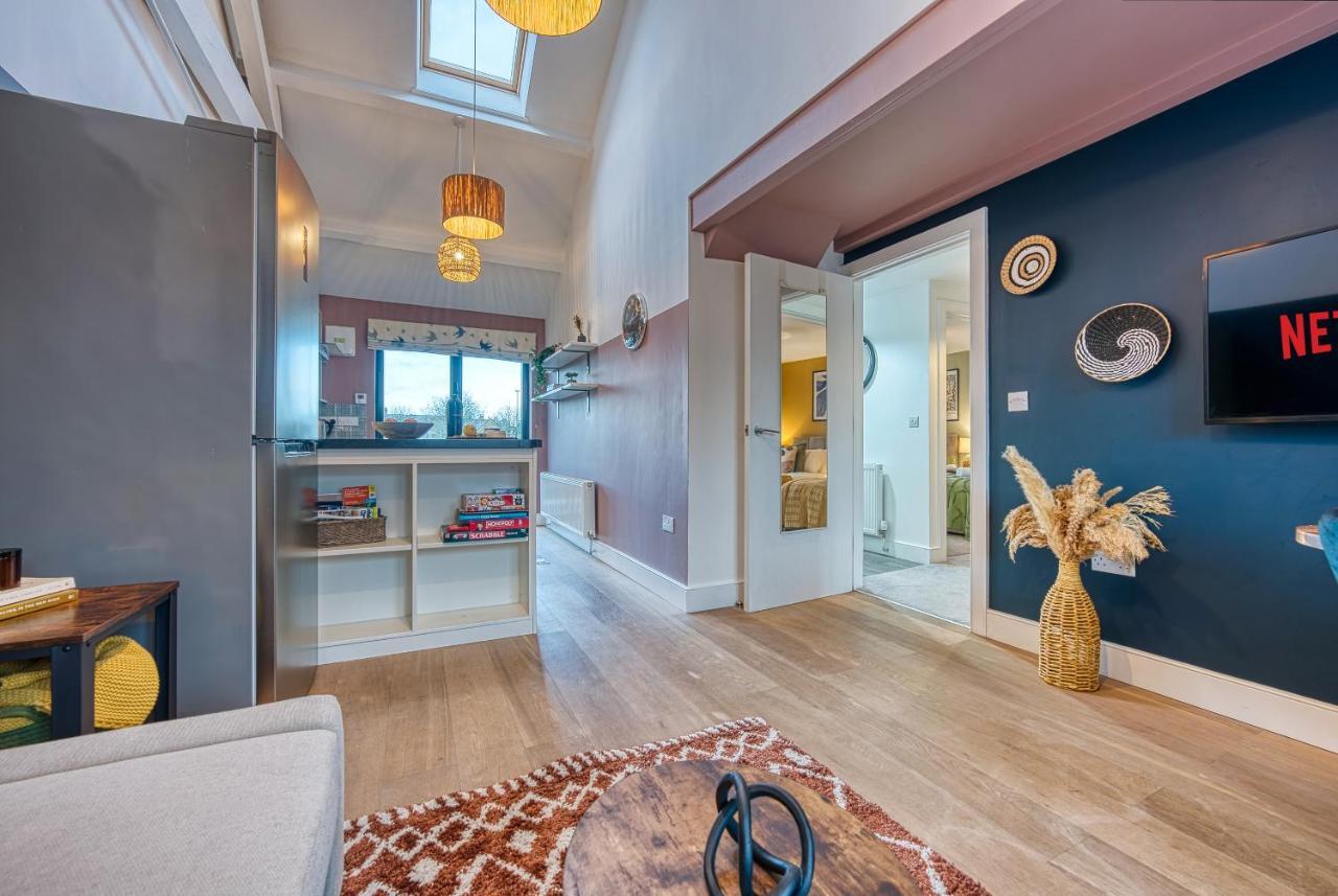 Ashcroft Loft By Timeless Stays - Stunning 3 Bedroom, 2 Bathrooms, Charming Central Apartment Featuring A Balcony Cirencester Exteriör bild