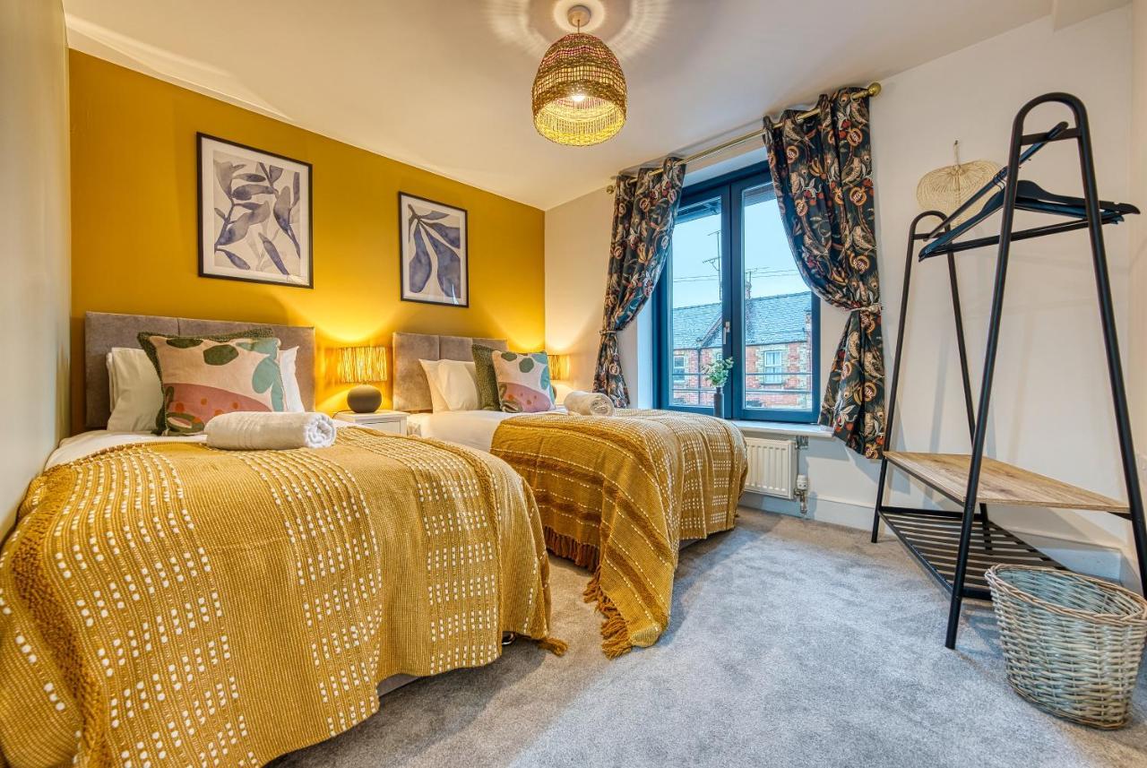 Ashcroft Loft By Timeless Stays - Stunning 3 Bedroom, 2 Bathrooms, Charming Central Apartment Featuring A Balcony Cirencester Exteriör bild