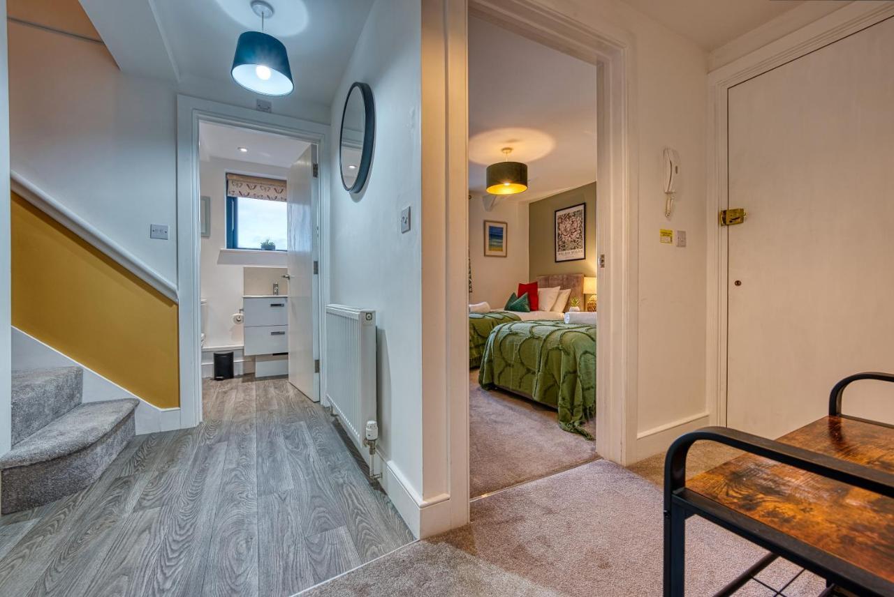 Ashcroft Loft By Timeless Stays - Stunning 3 Bedroom, 2 Bathrooms, Charming Central Apartment Featuring A Balcony Cirencester Exteriör bild
