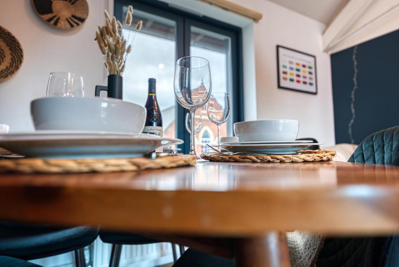 Ashcroft Loft By Timeless Stays - Stunning 3 Bedroom, 2 Bathrooms, Charming Central Apartment Featuring A Balcony Cirencester Exteriör bild