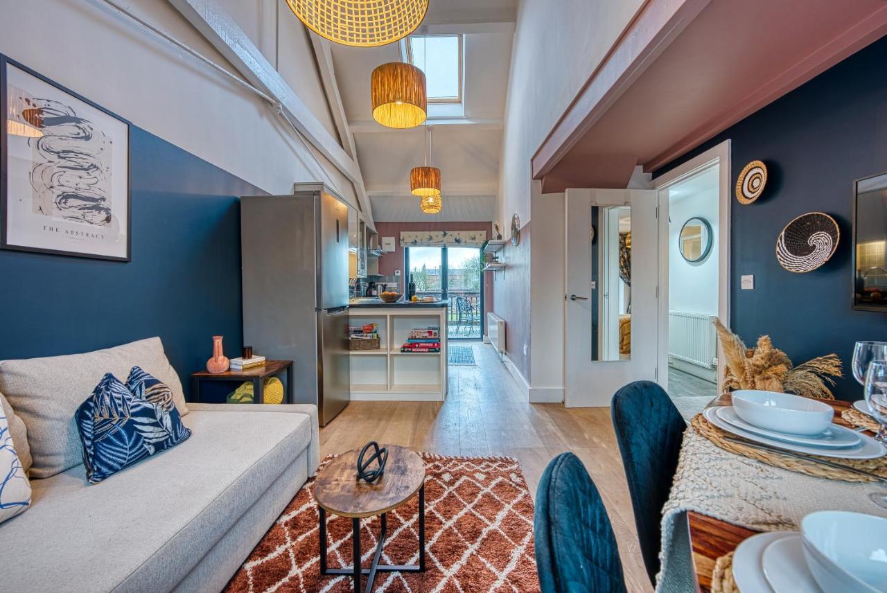 Ashcroft Loft By Timeless Stays - Stunning 3 Bedroom, 2 Bathrooms, Charming Central Apartment Featuring A Balcony Cirencester Exteriör bild