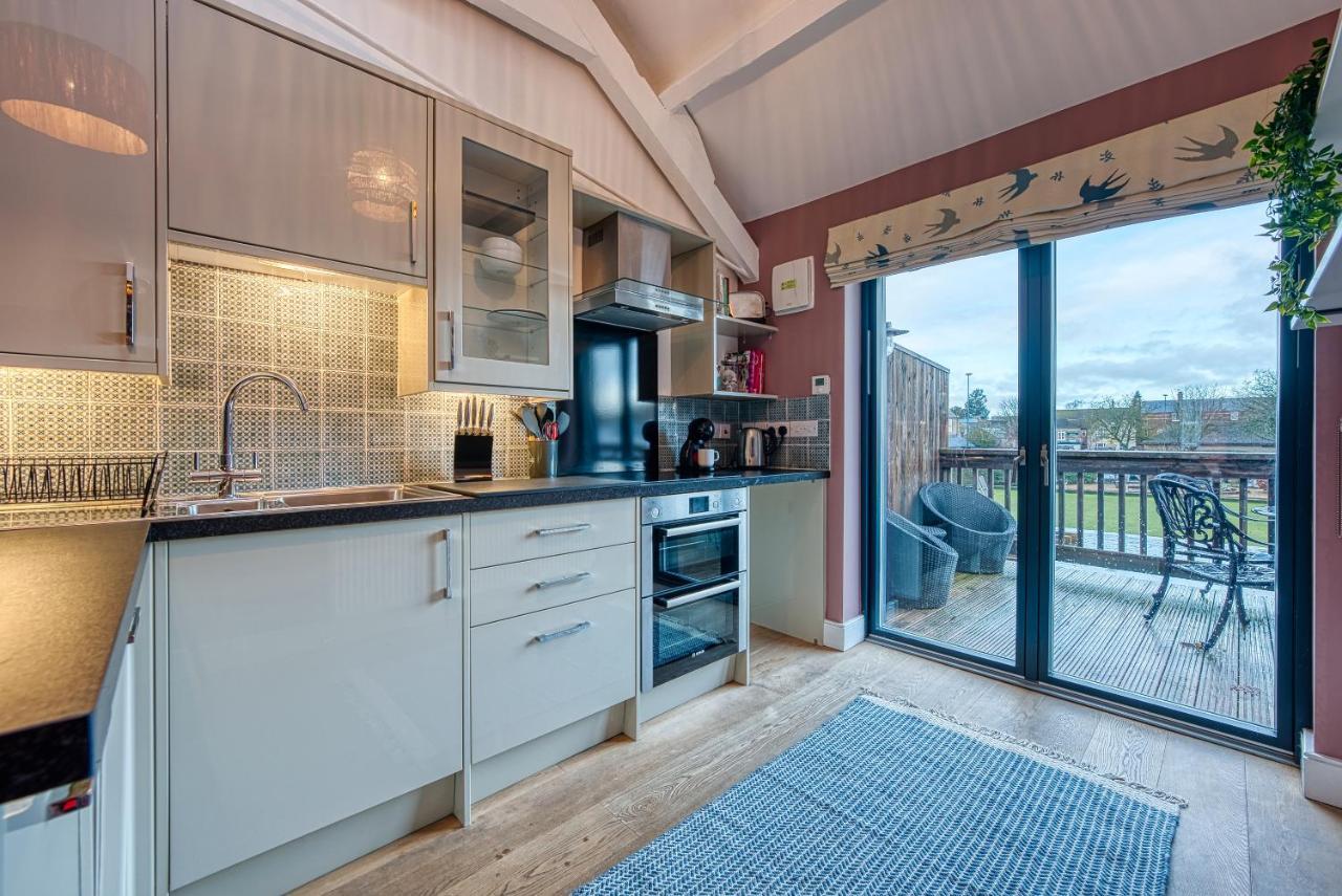 Ashcroft Loft By Timeless Stays - Stunning 3 Bedroom, 2 Bathrooms, Charming Central Apartment Featuring A Balcony Cirencester Exteriör bild