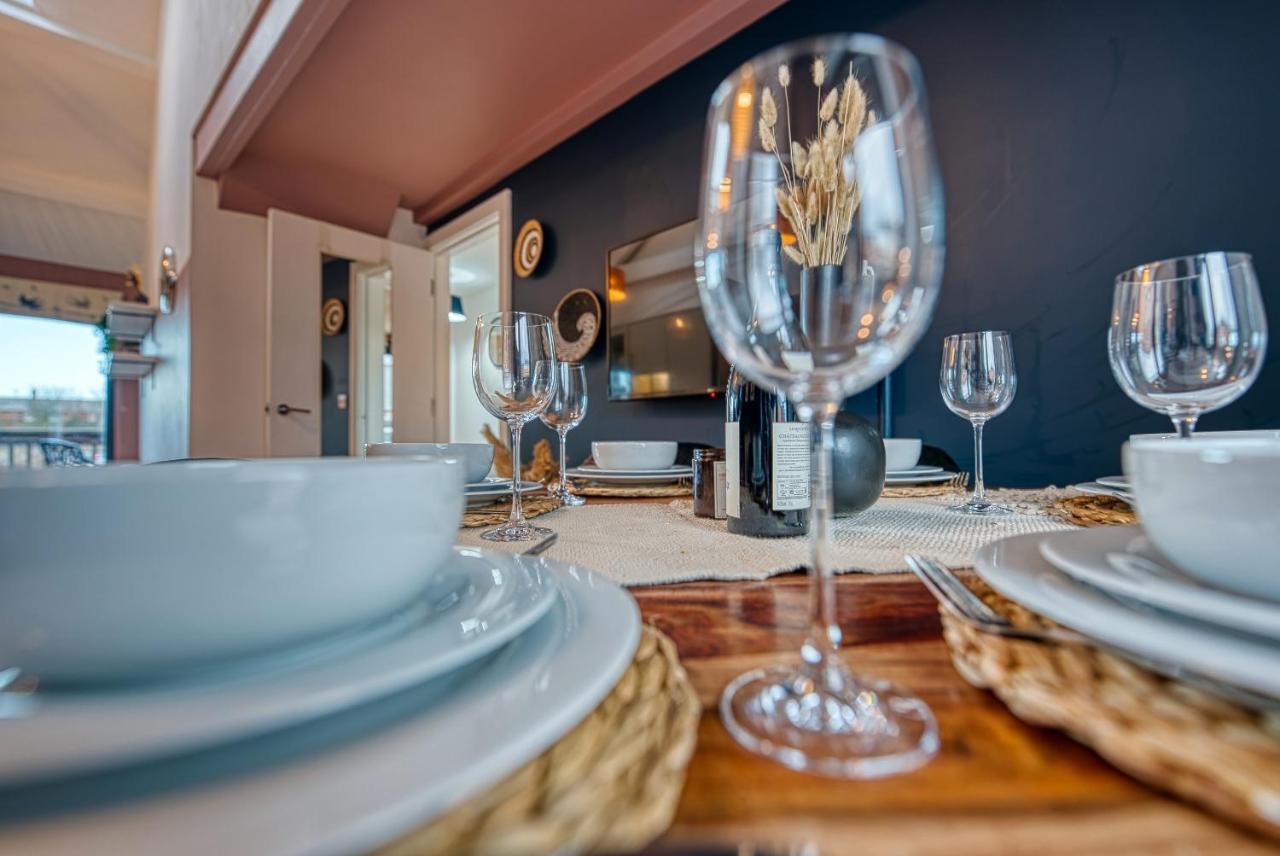 Ashcroft Loft By Timeless Stays - Stunning 3 Bedroom, 2 Bathrooms, Charming Central Apartment Featuring A Balcony Cirencester Exteriör bild