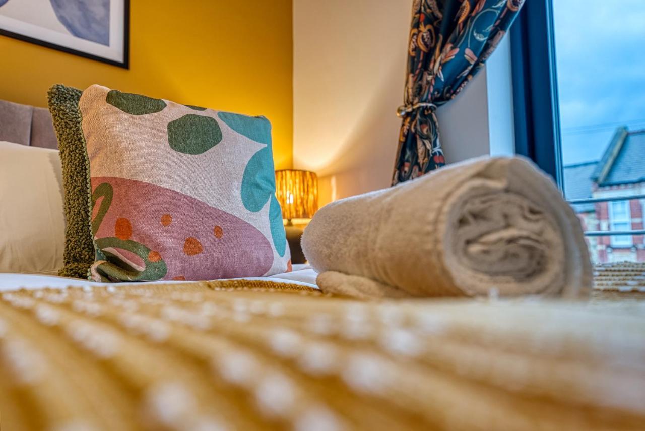 Ashcroft Loft By Timeless Stays - Stunning 3 Bedroom, 2 Bathrooms, Charming Central Apartment Featuring A Balcony Cirencester Exteriör bild