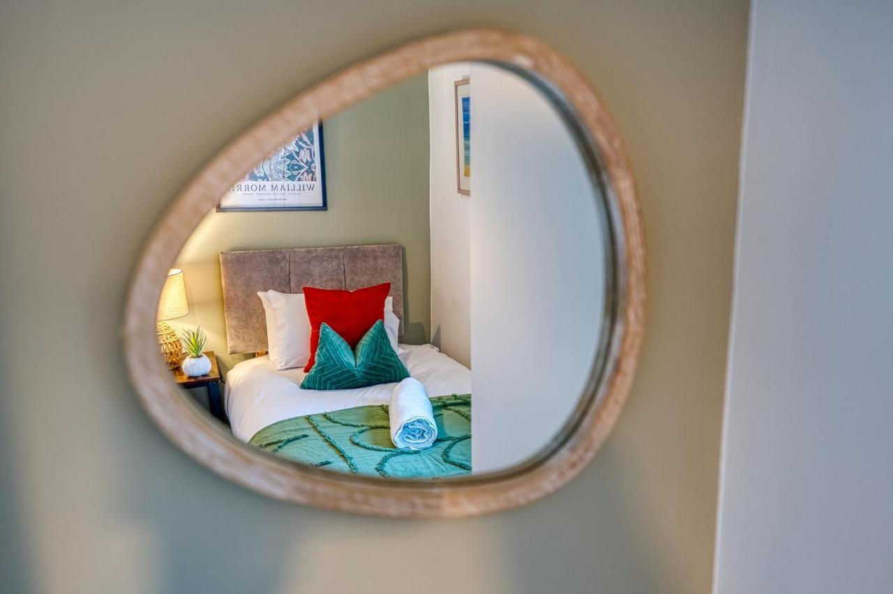 Ashcroft Loft By Timeless Stays - Stunning 3 Bedroom, 2 Bathrooms, Charming Central Apartment Featuring A Balcony Cirencester Exteriör bild
